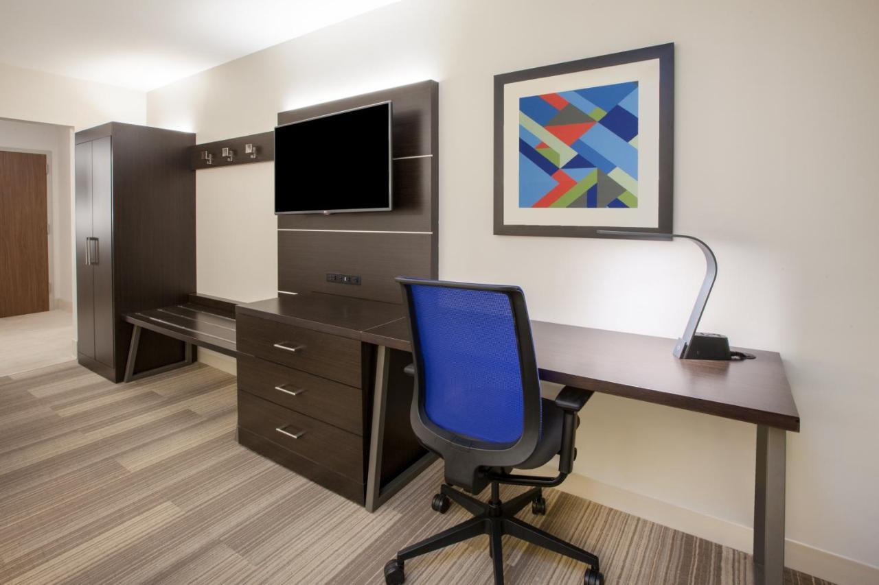 Holiday Inn Express & Suites Windsor East - Lakeshore By Ihg Tecumseh Экстерьер фото