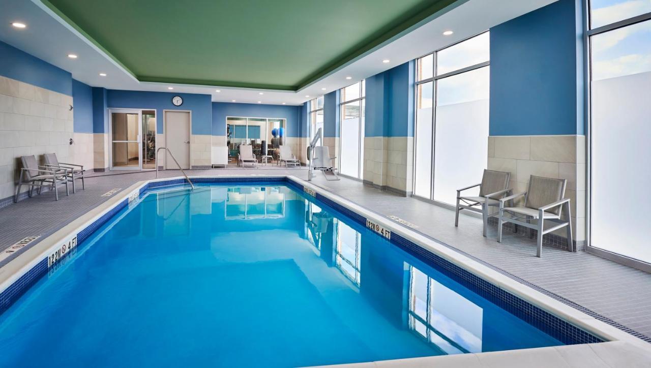 Holiday Inn Express & Suites Windsor East - Lakeshore By Ihg Tecumseh Экстерьер фото