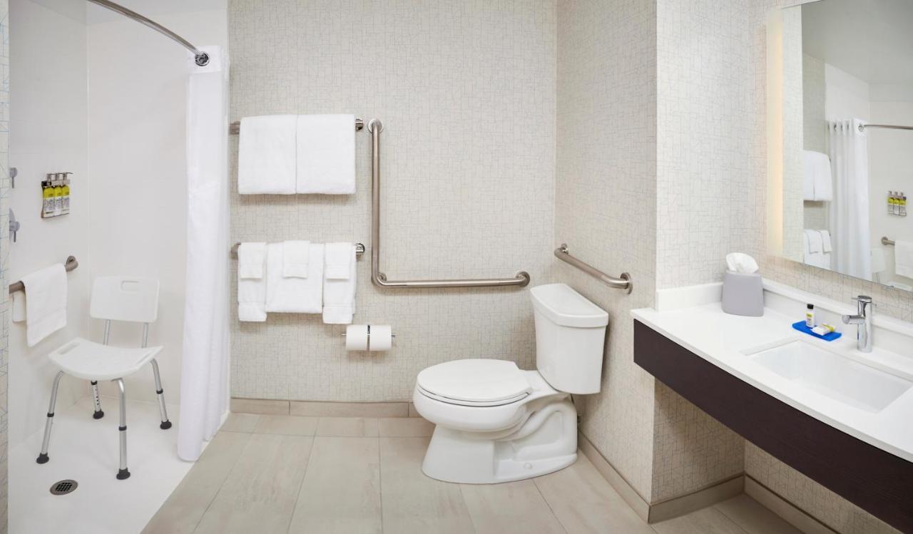 Holiday Inn Express & Suites Windsor East - Lakeshore By Ihg Tecumseh Экстерьер фото